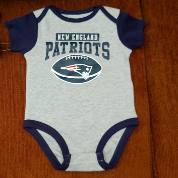 New England Patriots Onesie Set (3 piece) - Picture 3 of 3